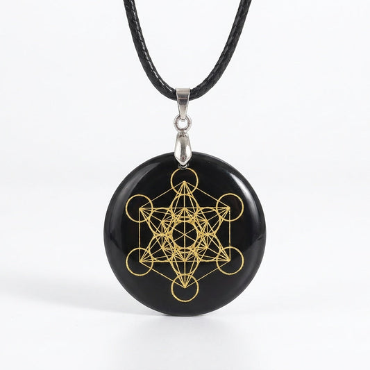 Runder Anhänger Schwarz mit geometrischem Muster – Halskette – Obsidian-Optik