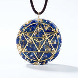 Runder Anhänger mit Naturstein-Optik – Blau – Geometrisches Design – Halskette