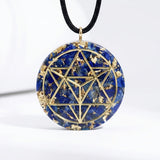Runder Anhänger mit Naturstein-Optik – Blau – Geometrisches Design – Halskette