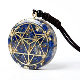 Runder Anhänger mit Naturstein-Optik – Blau – Geometrisches Design – Halskette